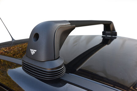 Compactbar gemonteerd op auto